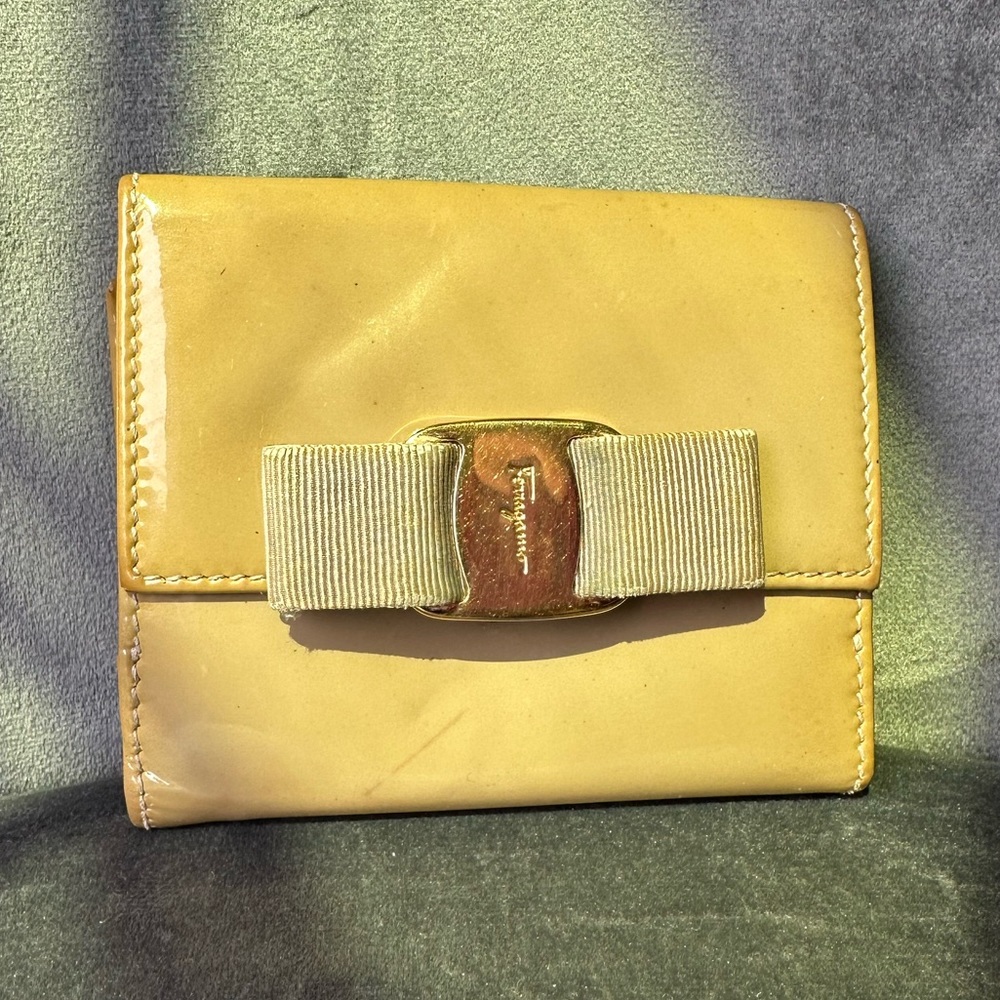 Salvatore Ferragamo Compact Patent Leather Wallet in Beige